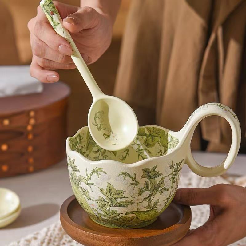 

Керамическая кружка Чашка с аккордом с ложкой Чашка для завтрака Овсяная миска Подогретое молоко Цветение ландыша Кофейная чашка Тарелка 450ML