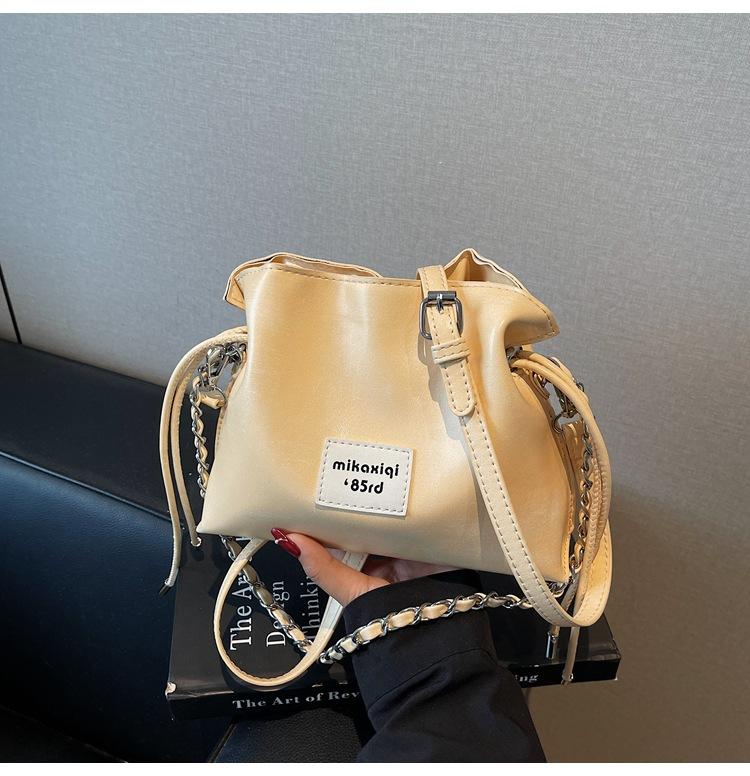 2025 New Spring Shoulder Bag Women's Shoulder Messenger Bag Niche Versatile Bucket Bag Premium Bag