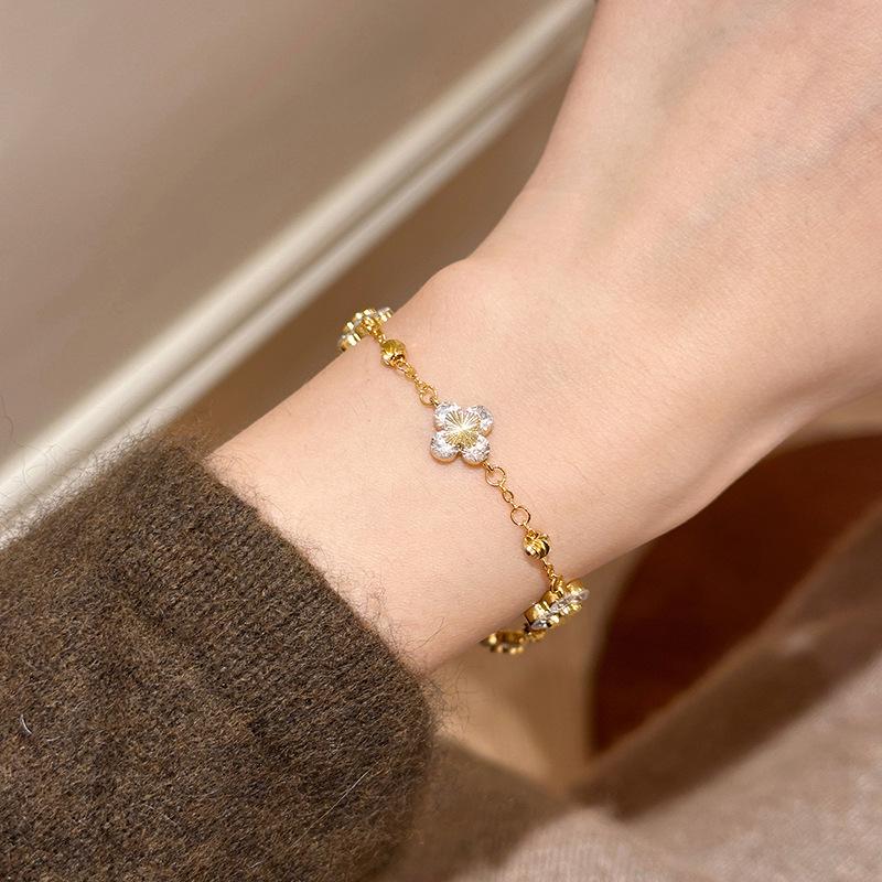 Elegant Zircon Flower Pendant Bracelet - Luxurious, Exquisite, Niche Jewelry for Women