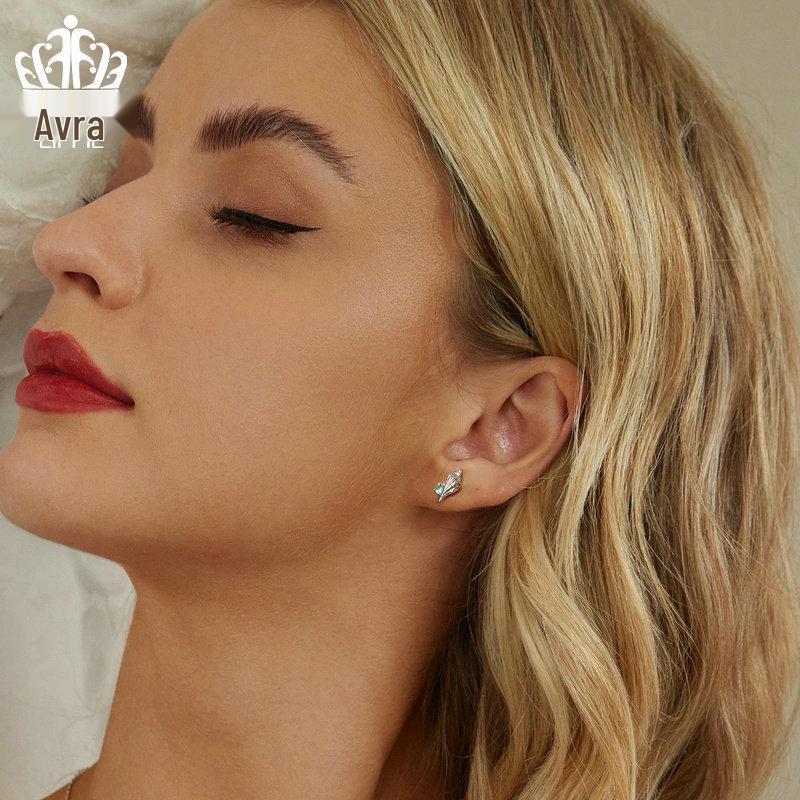 Avle Exquisite S925 Sterling Silver Conch Earrings with Platinum Finish - Versatile Marine Life Jewelry for Women.