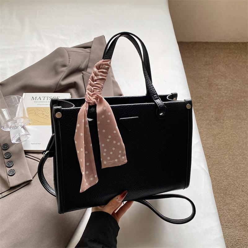 Large-capacity bag women's versatile new casual messenger bag women's portable work commuter tote bag