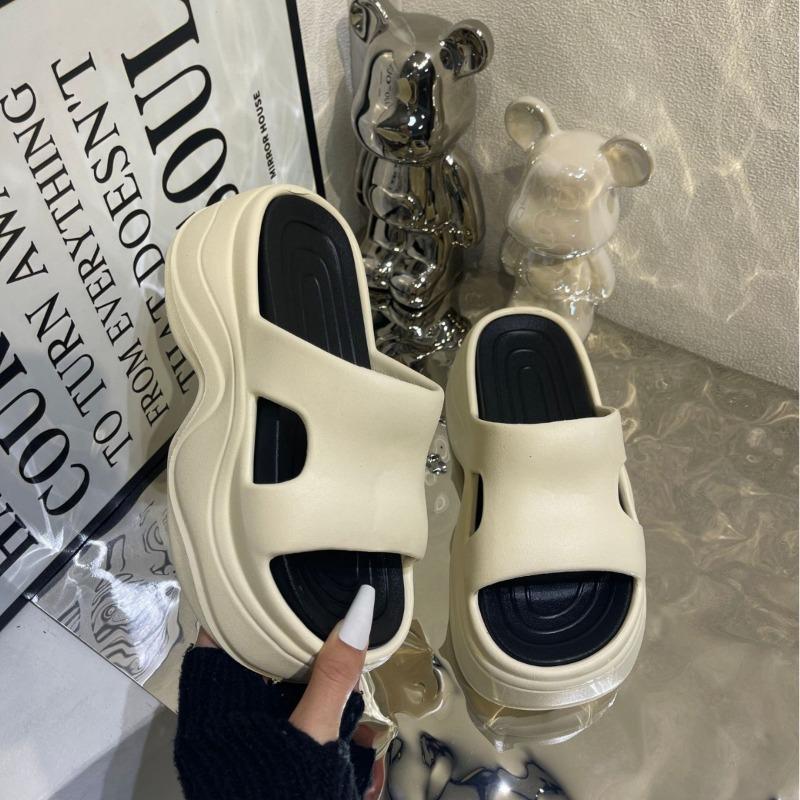 EVA Thick-soled Super Soft Anti-slip Slippers Are A New Type of Fashionable and Versatile Summer Outerwear Slippers for Women