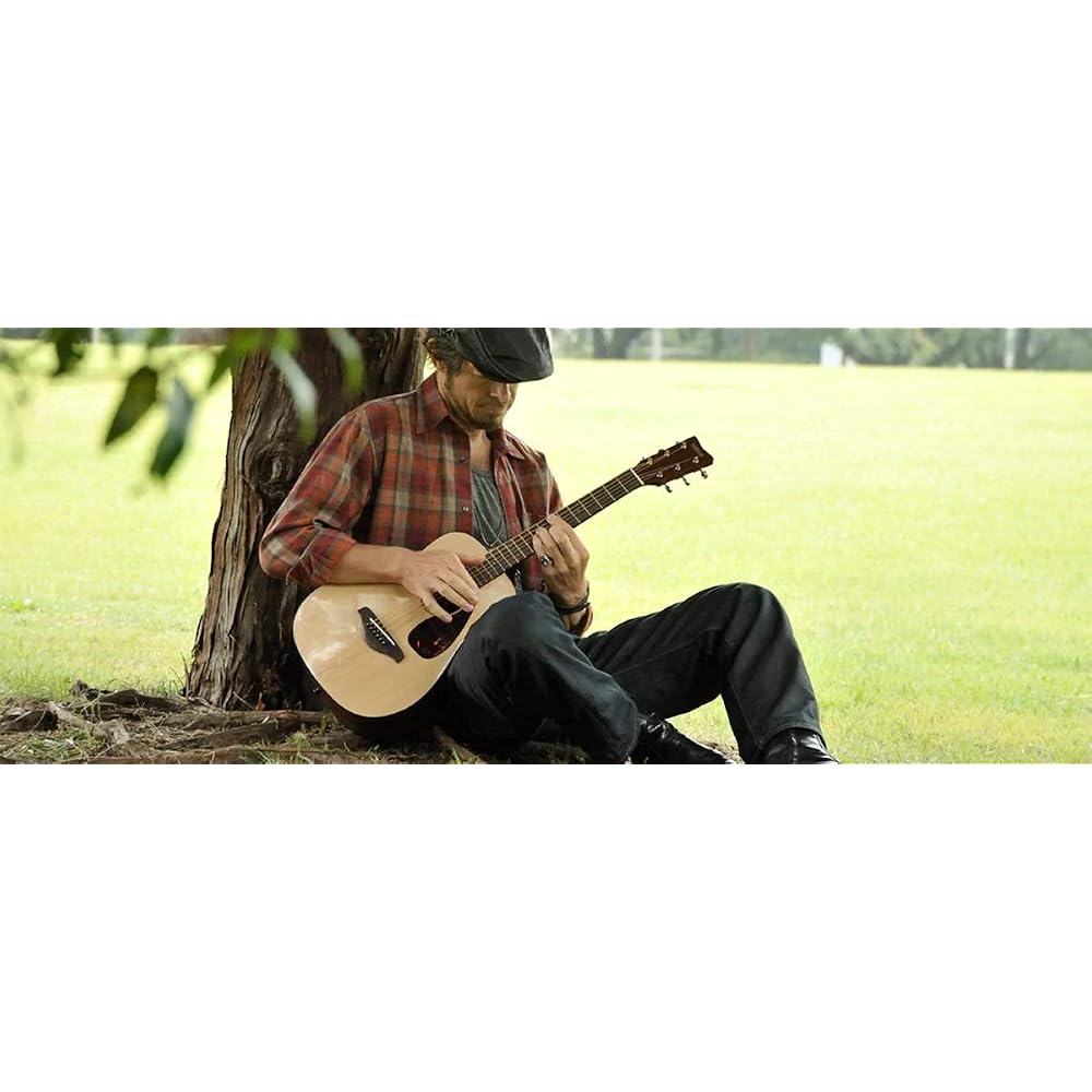 Yamaha YAMAHA mini guitar JR2 NT comes with a dedicated gig bag that is small in size yet has jus...