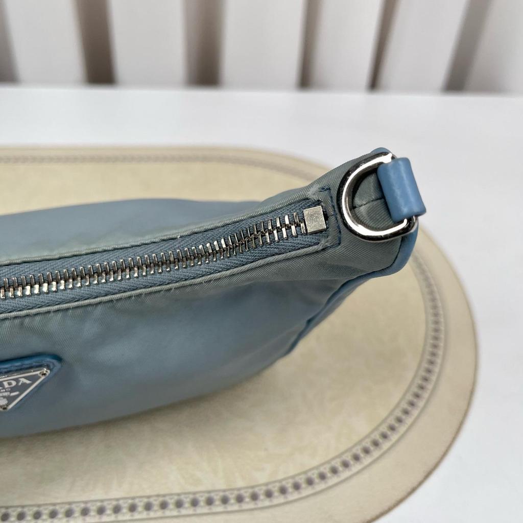 [Pre-Owned] Re-Edition 2005 Blue Nylon Logo Shoulder Bag - Very Good #MNGPWM