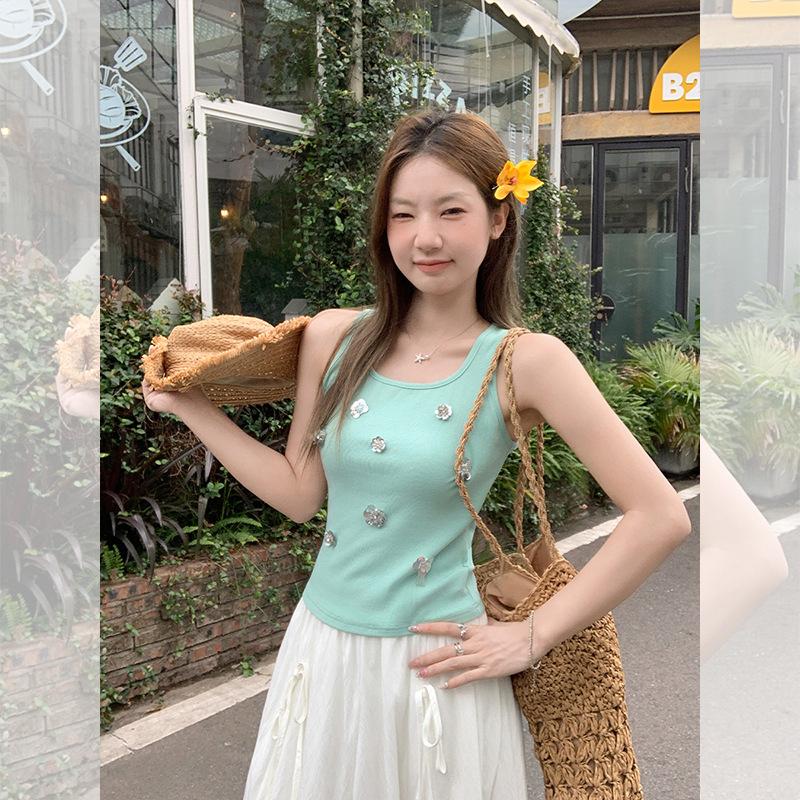 French three-dimensional sequined flower U-neck sling vest for women's summer slim-fitting waist pinching beautiful outer sleeveless short top