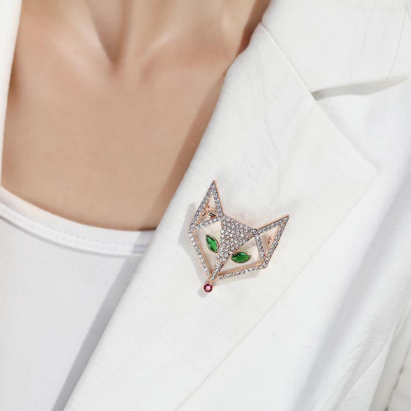 Zirconia Fox Mask Brooch: Luxury, Versatile, Elegant High-End Cardigan Pin Accessory.