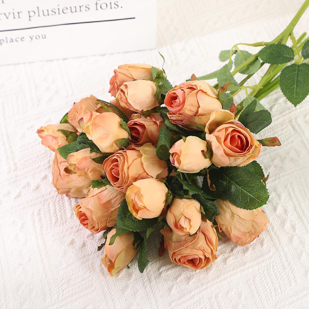 Vintage-Look getrocknete künstliche Blumenstrauß mit verbrannten Rändern und Rosen