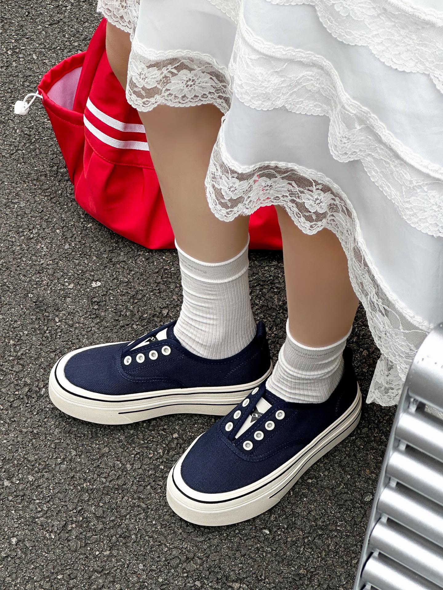 

Leather one-pedal white shoes heightened platform casual canvas shoes women s 2025 spring and autumn new round head sports shoes 40 синий