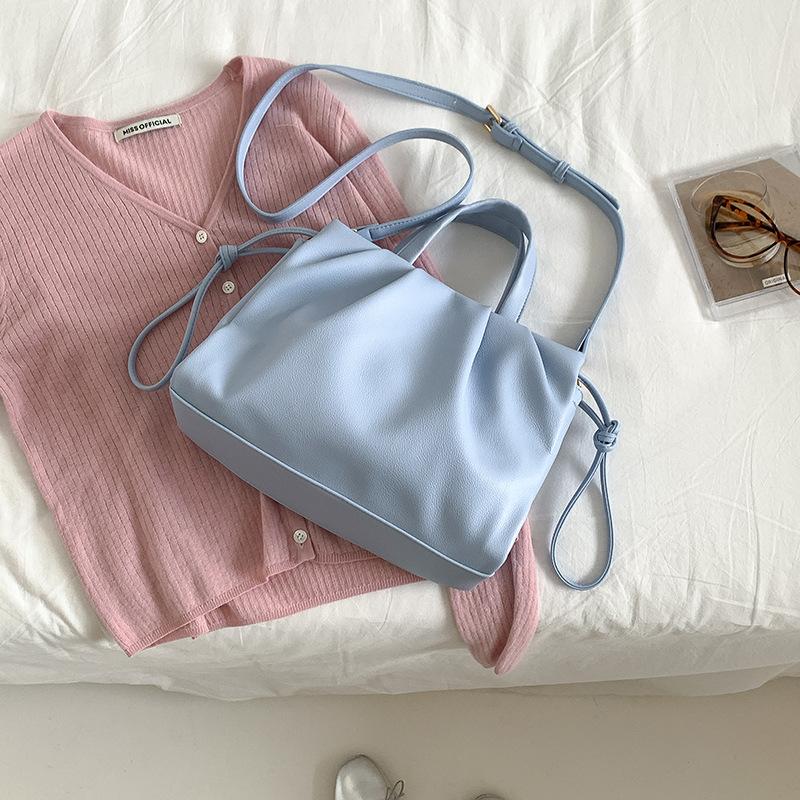 

Korean Version Gentle Style Pleated Hand Carrying Cloud Bag for Women in Summer, Large Capacity, Simple and Fashionable Carrying Crossbody Bag синий