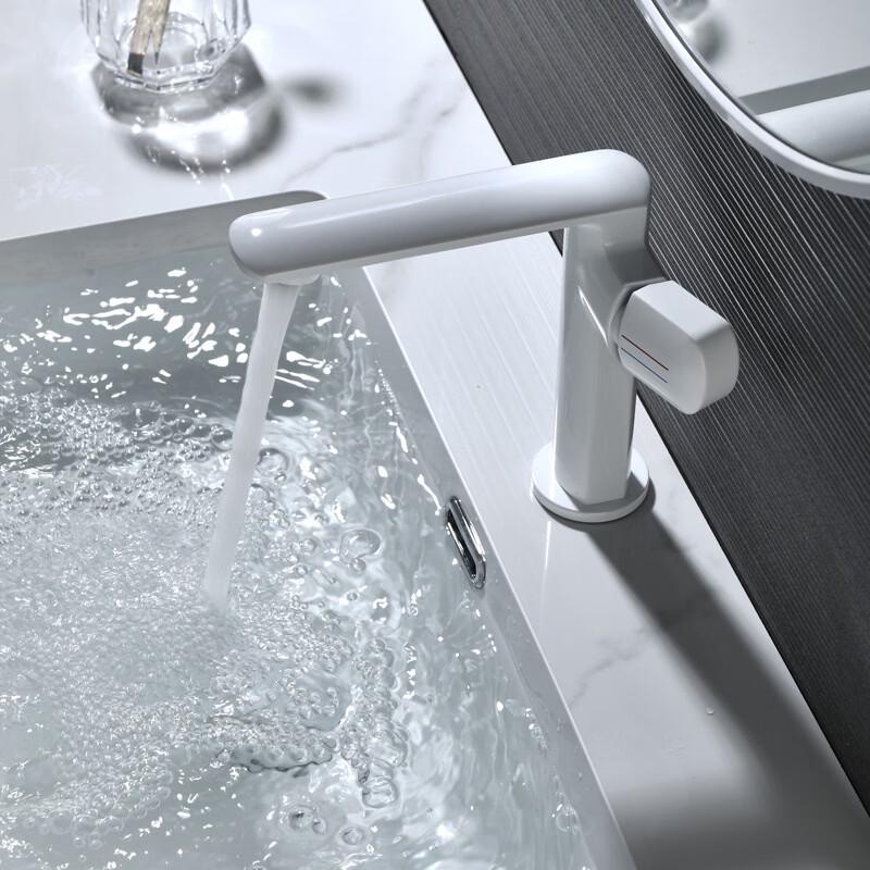 TLXT Brushed Gold Tall Basin Faucet