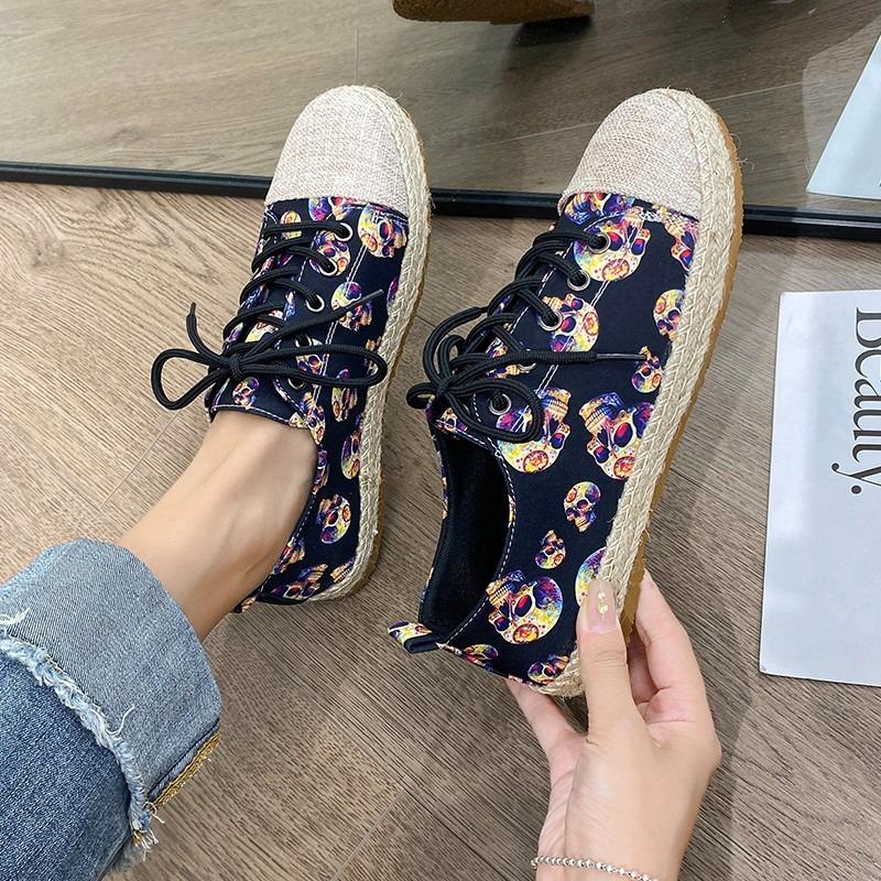Large size cartoon pattern platform casual canvas shoes new round head lace-up fashionable versatile single shoes women