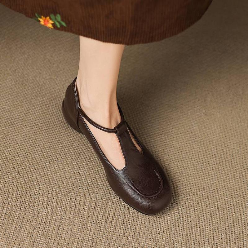 New comfortable round head beef tendon soft sole large size women's shoes solid color low-top casual small leather shoes four seasons wear fashion 