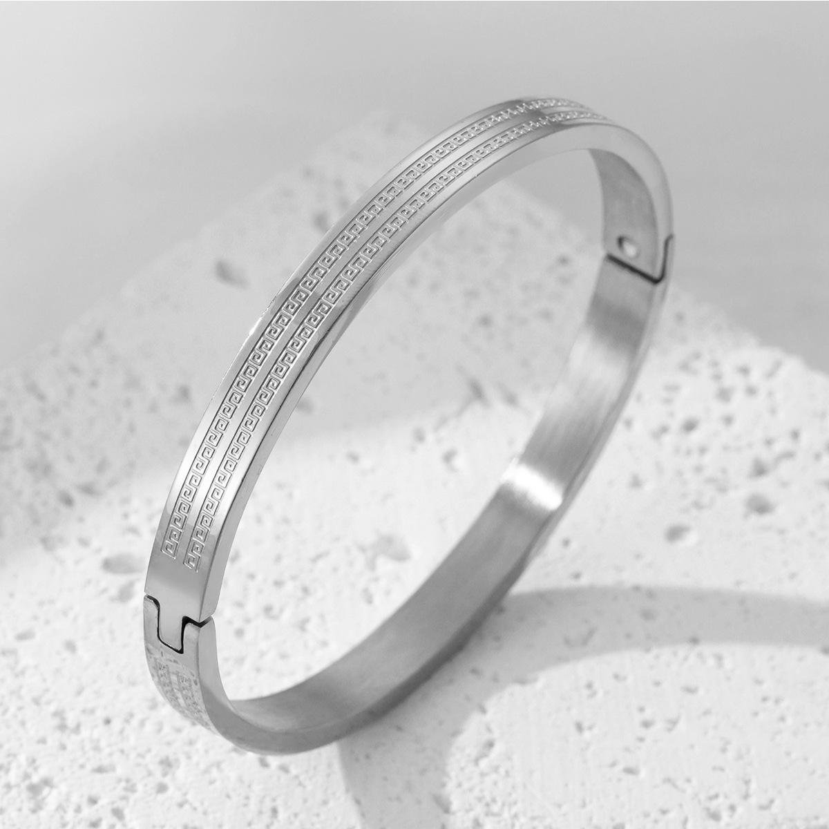 

Креативный браслет-манжета из титановой стали с узором двойной сетки - Простой, устойчивый к коррозии браслет из нержавеющей стали для пар.