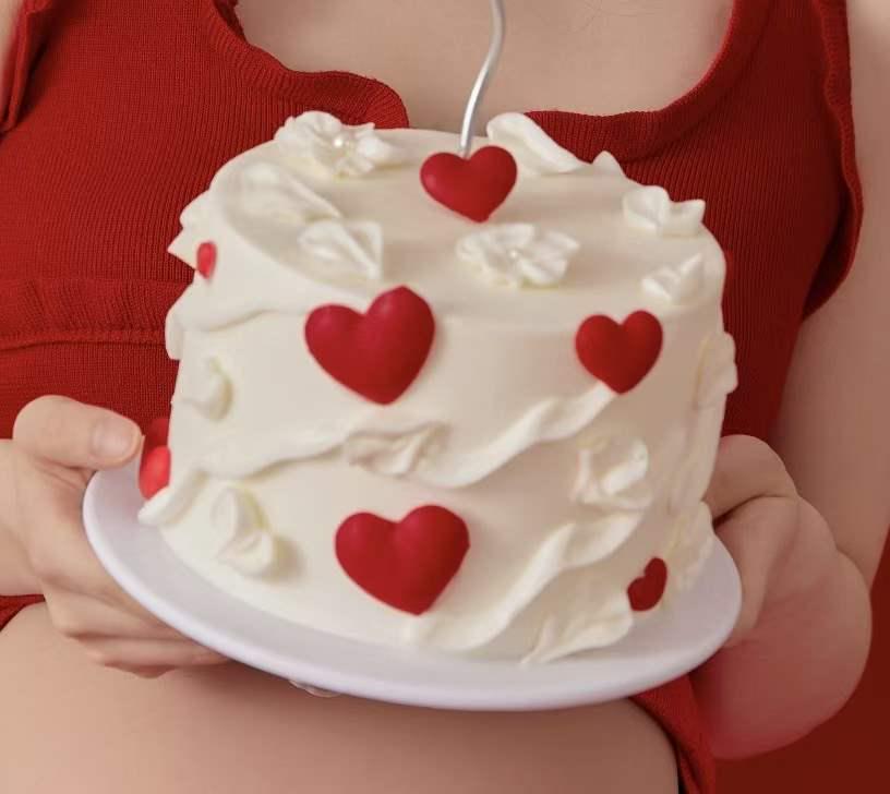 Model dortu 2024: Módní mašle pro narozeniny a fotografování
