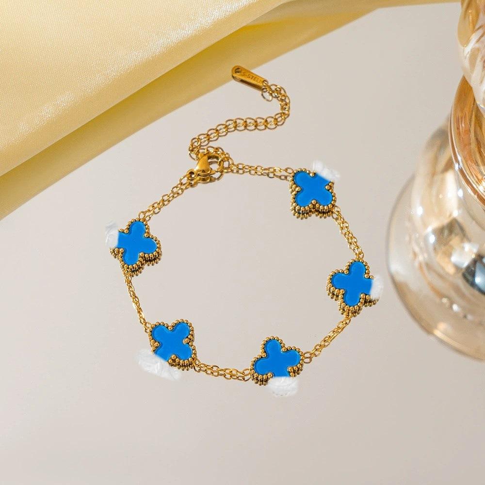 Vierblättriges Kleeblatt Armband Ein leichter Luxus und hochwertiges Damen Schmuck Accessoire Ein modisches Armreif für Damen