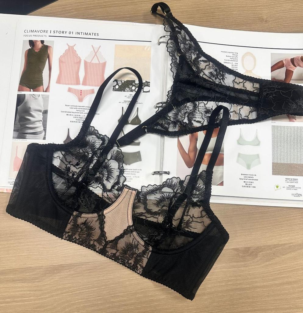 European and American sexy underwear women's thin perspective lace vest-style fishbone bra big chest small erotic underwear set