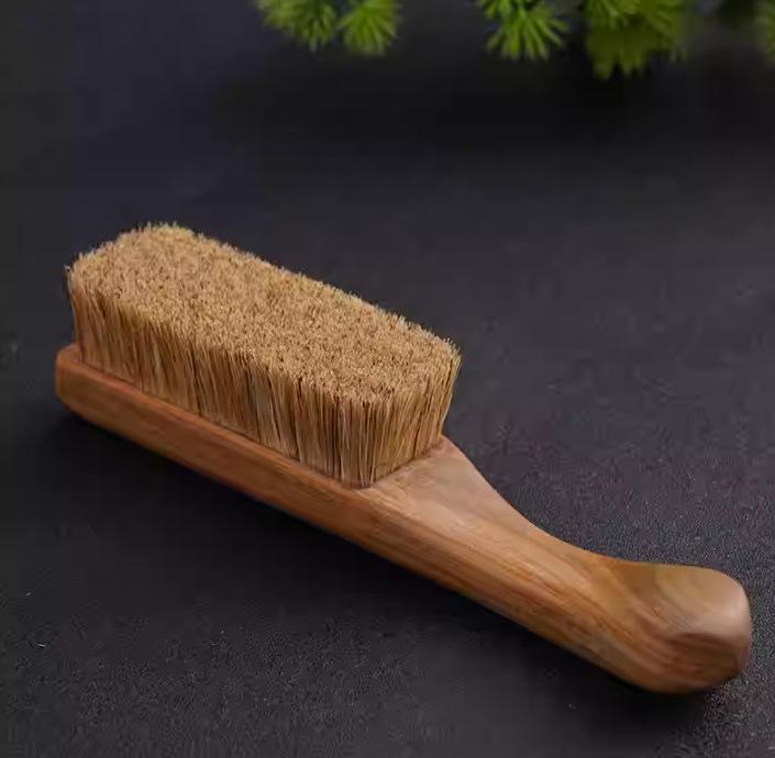 

Міні щітка з щетини кабана з фіолетовим сандалом та волоськими горіхами