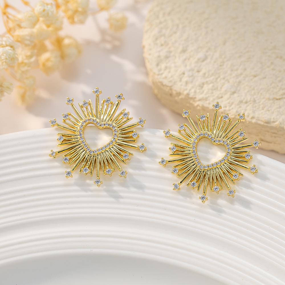 Sun Eyes Geometric Heart and Star Stud Earrings - Light Luxury Design 18K