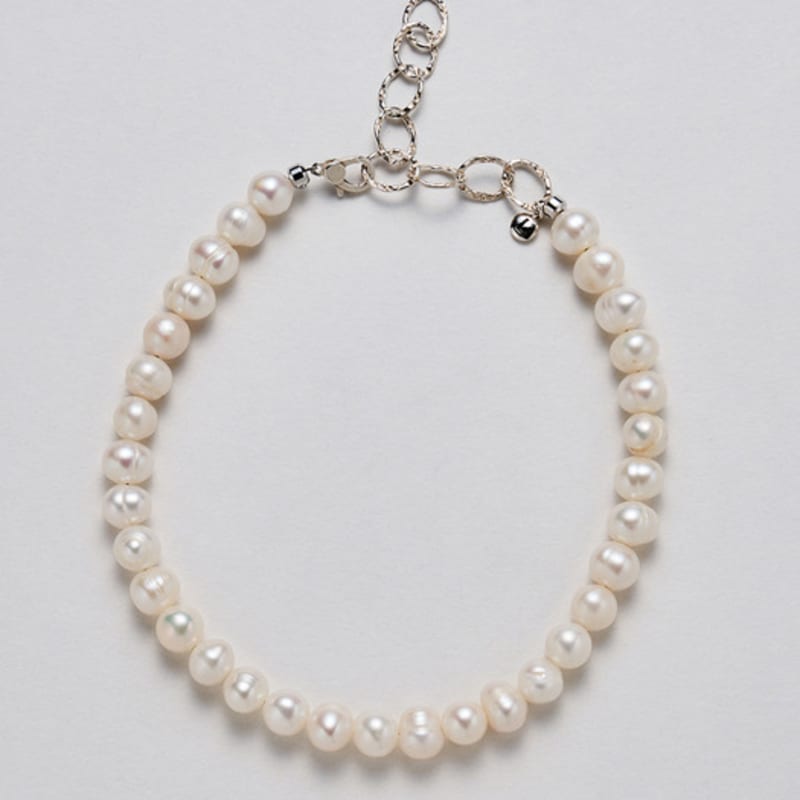 Liersi opheli ankelsmycke med naturpärlor