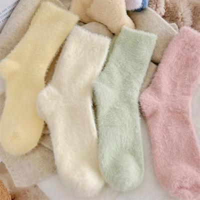 1 Pair Women's Solid Color Plush Socks, Winter Thermal Fuzzy Socks, Thick & Warm Fleece Lined Socks for Sleeping