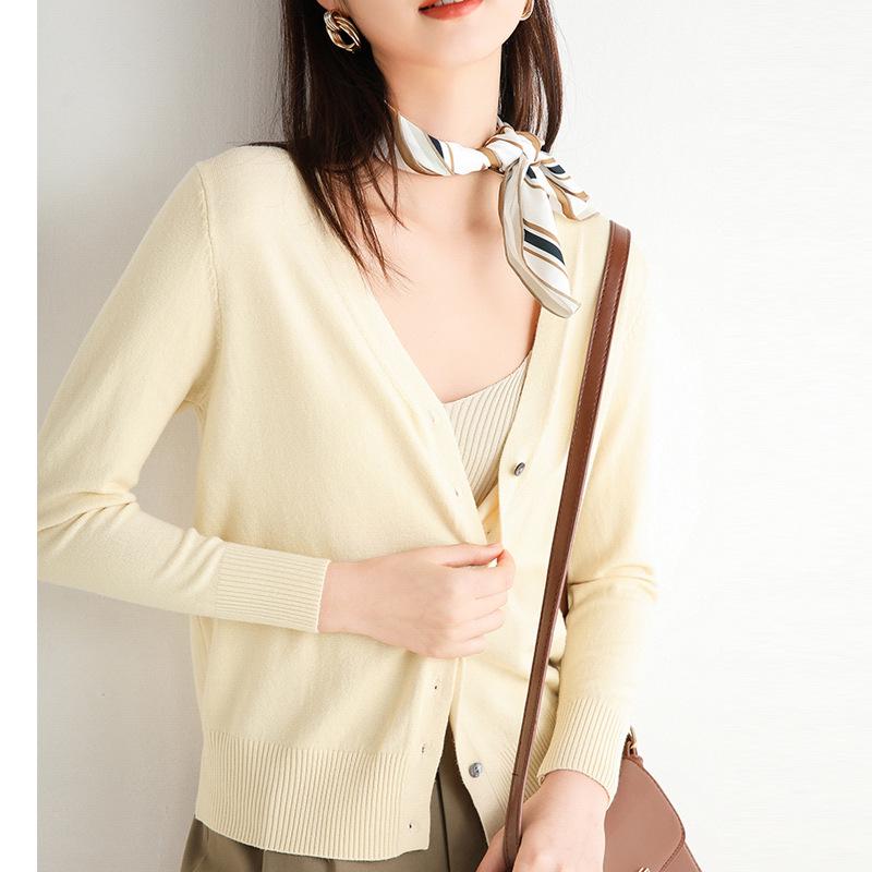 2026 Autumn Women's V-neck Button-up Knit Cardigan Sweater Jacket