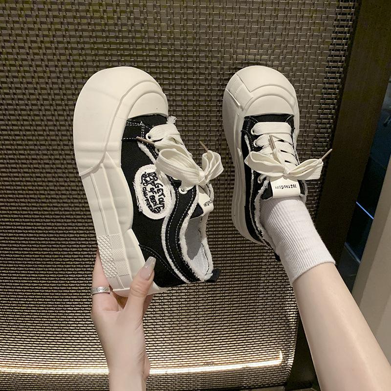 

With skirt student girl 2025 new summer versatile platform white shoes small fragrant wind board shoes 40
