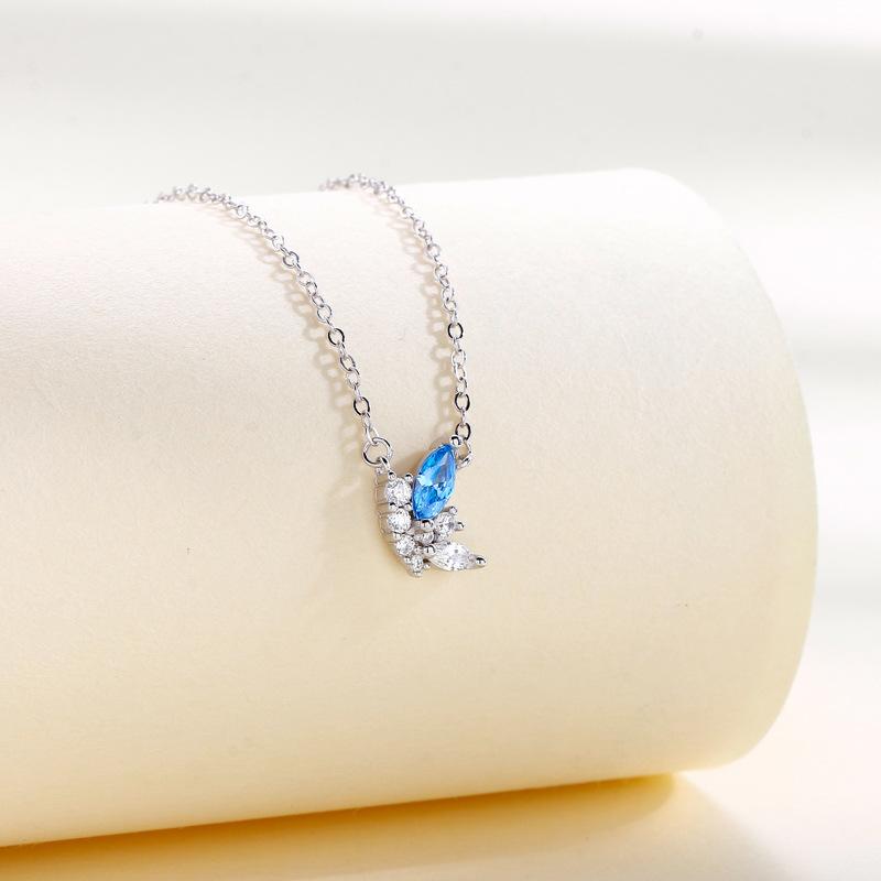 Flash Diamond Butterfly Necklace Female Niche Exquisite Temperament Versatile Light Luxury Ins Cold Wind Butterfly Pendant Quality