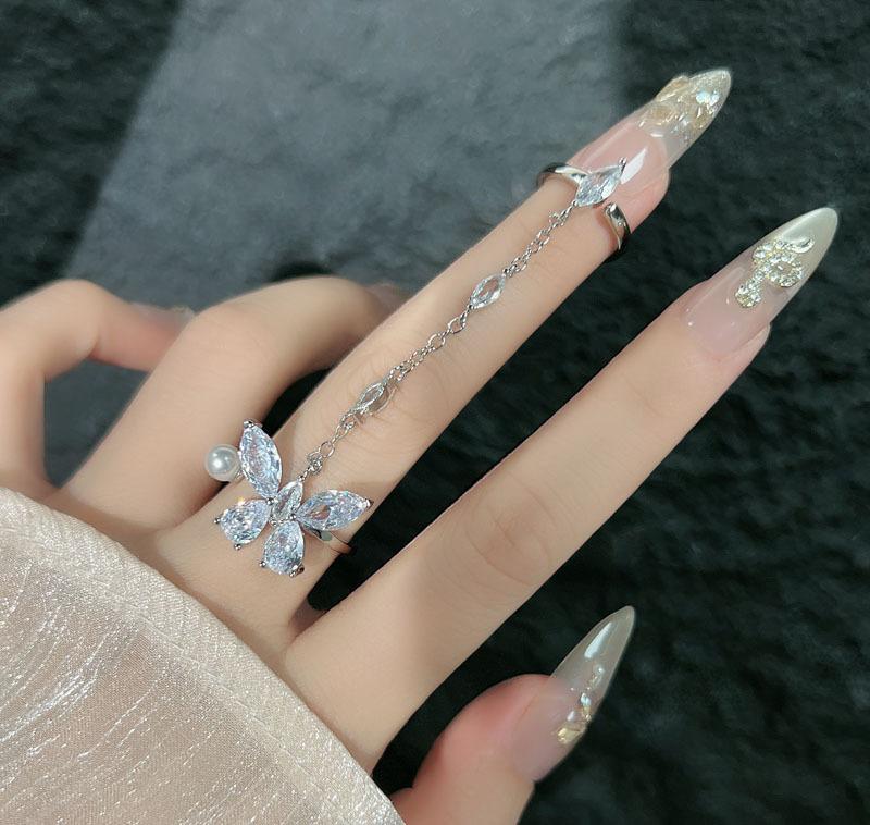 2026 French Light Luxury Fringed Butterfly One-piece Ring Female Super Fairy Ins High-end Full Diamond Chain Temperament Niche Ring