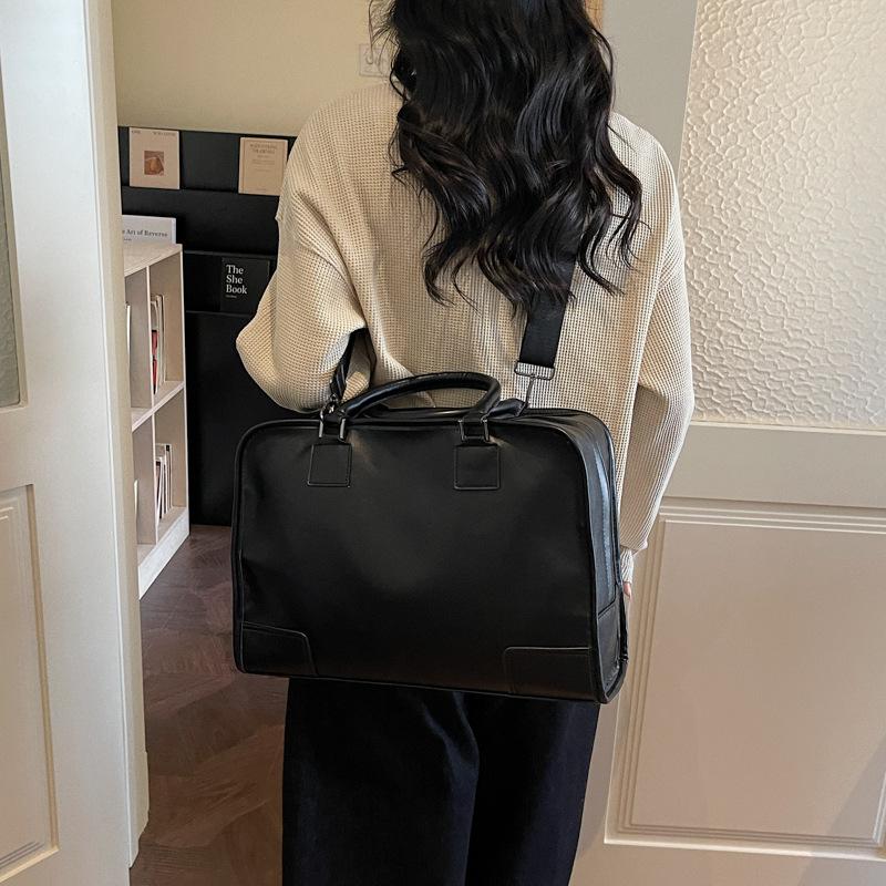 Premium Pu Duffle Bag for Unisex with Top Handle Stylish Travel Bag for Business and Weekend Trips