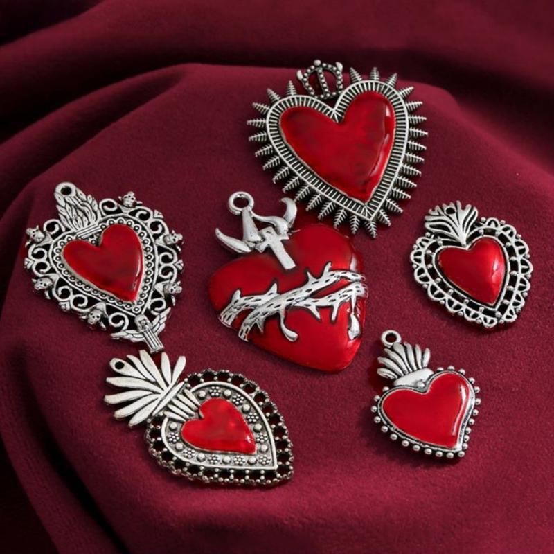 7 Pcs Vintage Heart Pendant Metal Heart Pendant Charm Gothic Jewelry DIY Accessories for DIY Necklace Bracelet Earring
