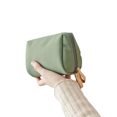 Novo saco de maquiagem simples cor sólida saco cosmético para mulheres bolsa de higiene pessoal à prova dwaterproof água compõem bolsas caso