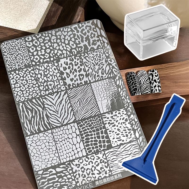 Set de 3 Plăci pentru Stamping Artă pe Unghii cu Instrumente de Stamping și Racletă Șabloane DIY cu Imprimeu Leopard și Embosare Unghii Acasă sau în Salon