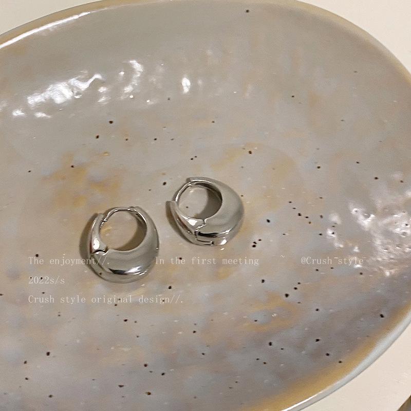 Geometric Ellipse Hoop Earrings: Fashionable Korean Style Hollow Needle Design for Women