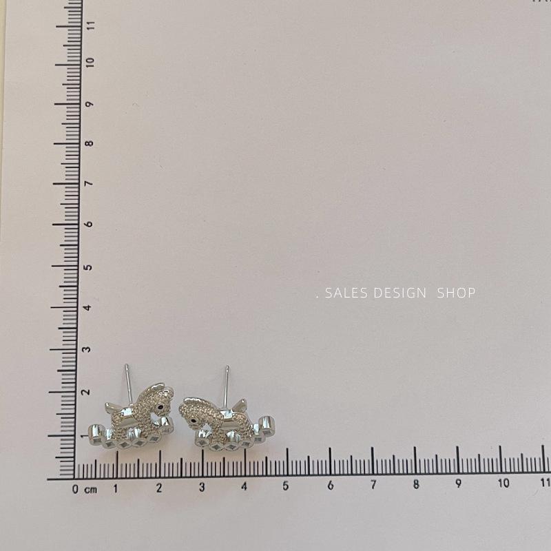 Diamond-Studded Silver Needle Horse Earrings: Elegant, Versatile, and Luxurious