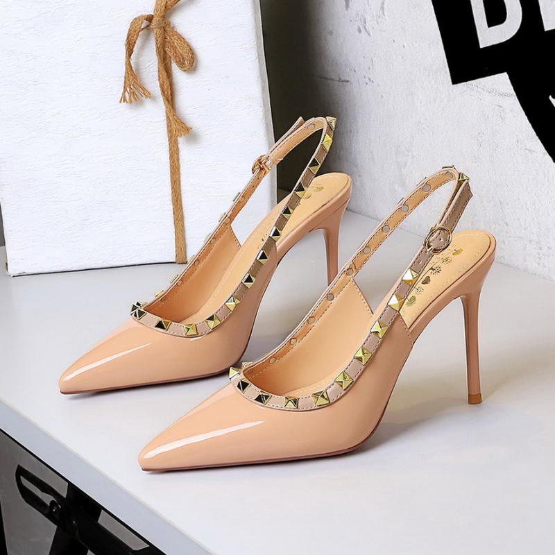 

Мода Европейский и Американский Стиль Банкет Высокие Каблуки Супер Высокие Каблуки Мелкий Вырез Лакированная Кожа Заклепки Пустой Ремешок Туфли-Лодочки 35