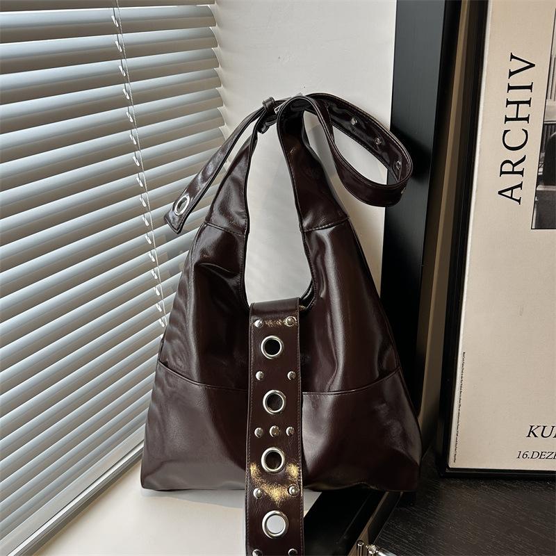 

Niche Hieta commuter bag punk large capacity metal buckle oblique span tote bag retro rivet shoulder bag