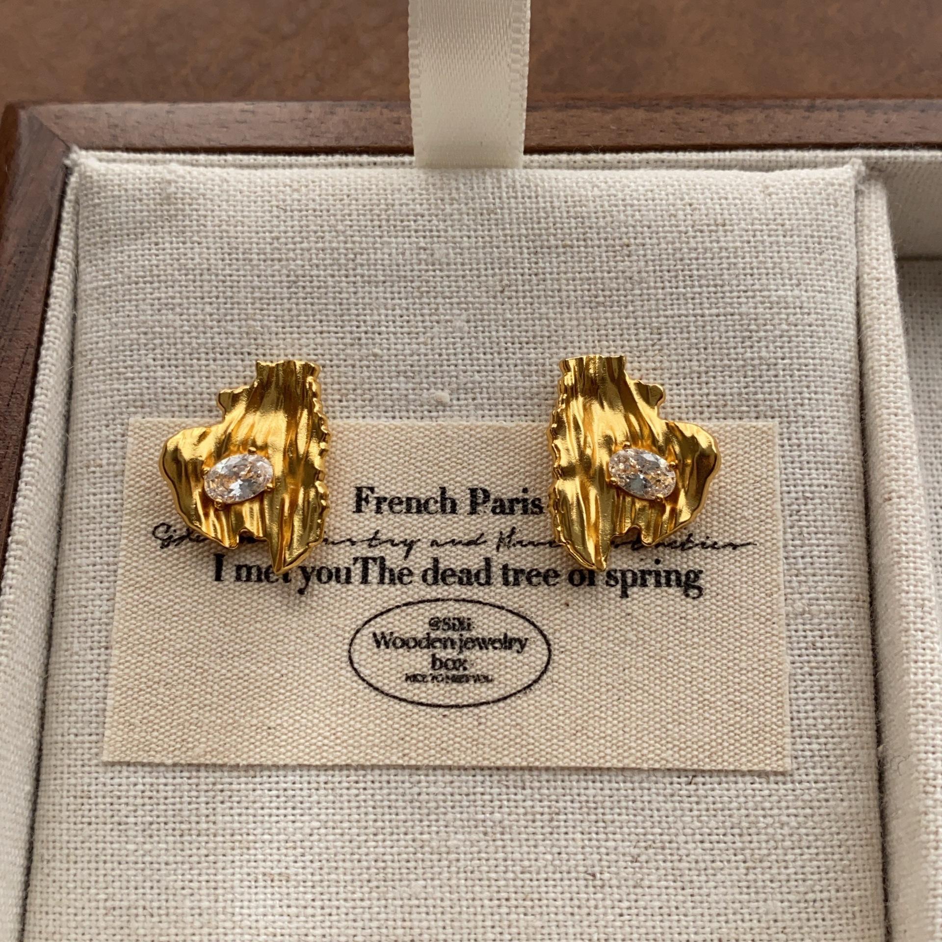 

Light luxury metal irregular pleated stud earrings polished retro niche zircon earrings high-end fashion exquisite earrings