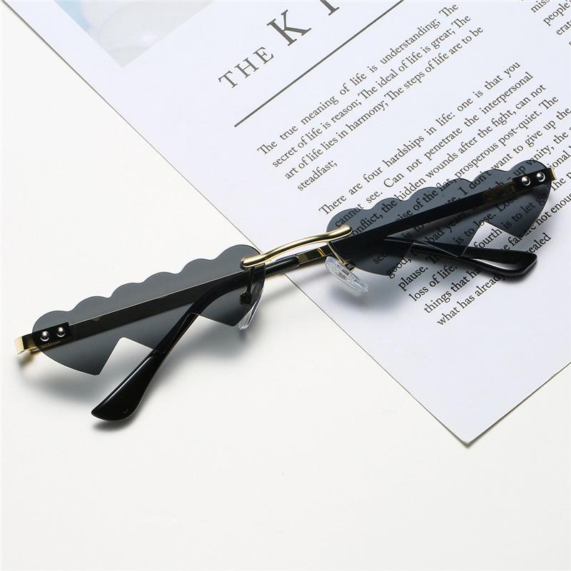 Shaped Women Heart Sunglasses In Various Colors Suitable For Photography Travel
