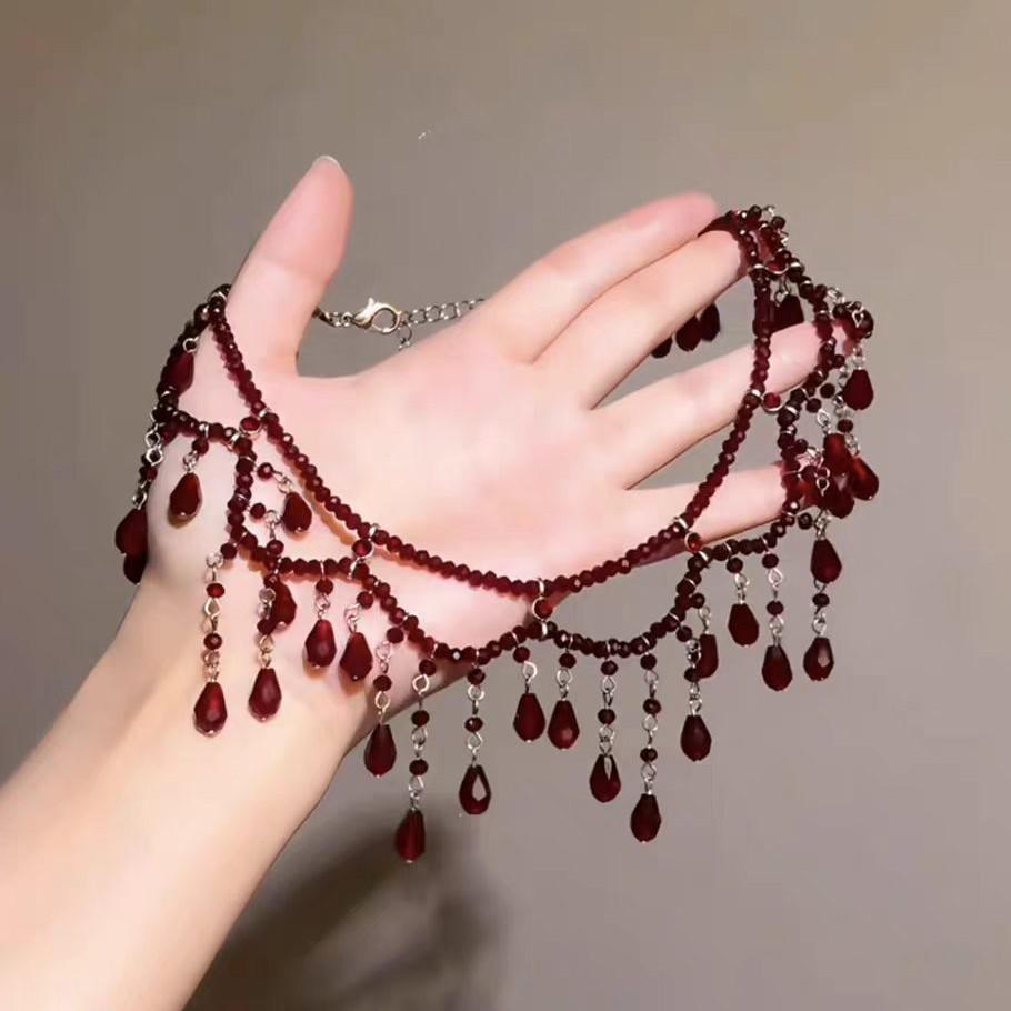 Leichter Luxus Mode Nische Gotischer Stil Dunkelrot Wassertropfen Fransen Choker Halskette Premium Gefühl Schlüsselbein Kette