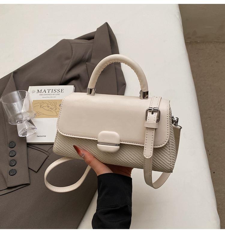 

Простая маленькая квадратная сумка для ручной носки 2025 новая модная сумка через плечо нишевый дизайн сумка-мессенджер премиальная сумка для поездок