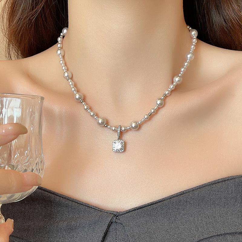 

Размер Жемчужное Квадратное Ожерелье-Подвеска Легкая Роскошь Холодный Ветер Простая Цепочка на Ключицу Модное Нишевое Дизайнерское Ожерелье Аксессуары для Женщин