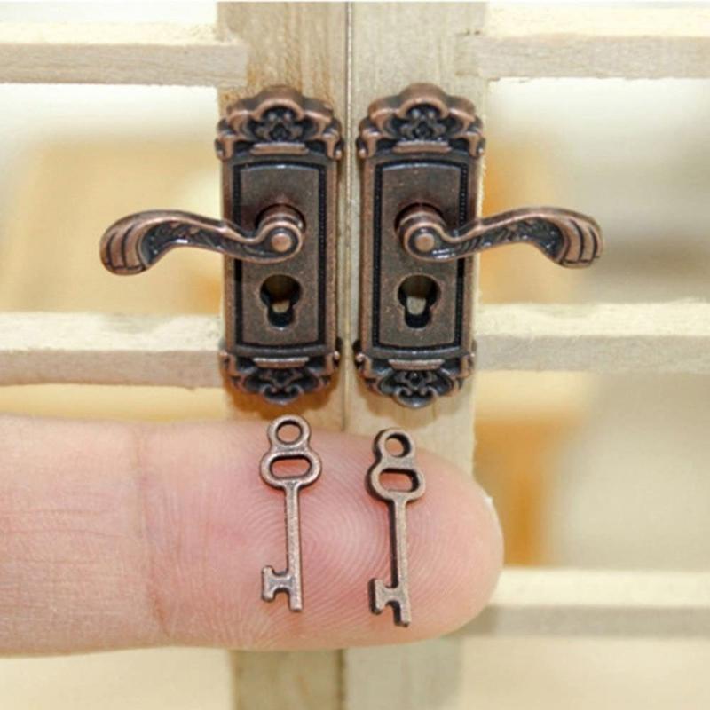 1:12 Scale Miniature Door Lock and Key Set 2 in 1 Pack Door Knocker Lock Set Vintage Dollhouses Decoration Accessories