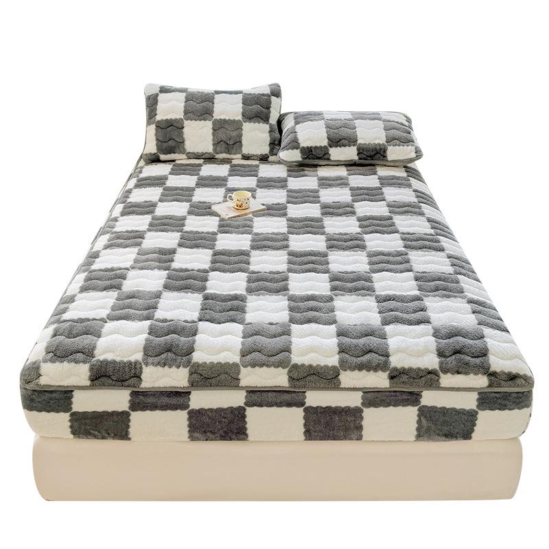 A-Class Milk Velvet Quilted Bed Cover: Thick, Warm, Single-Piece Plaid Bedspread & Mattress Protector