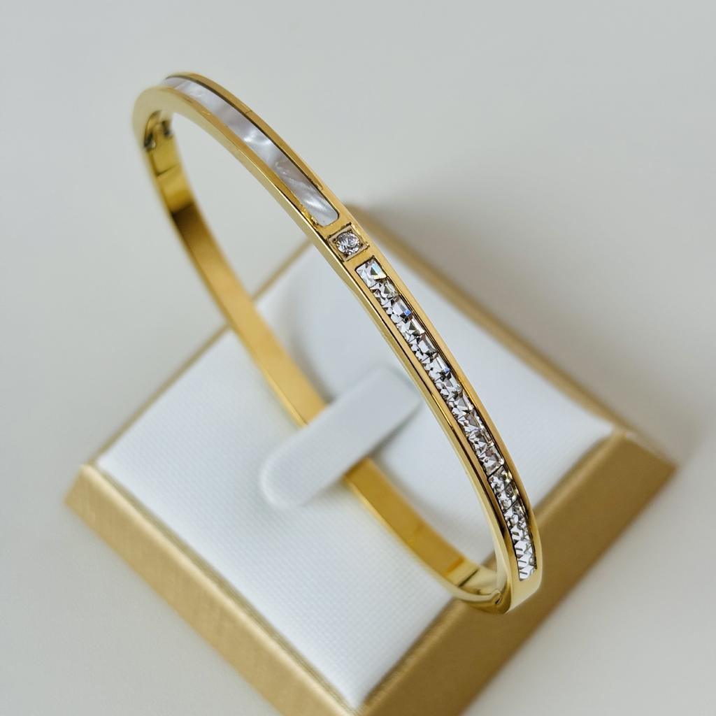 High-quality, Fashionable, Simple, Big-name Brand Waterproof Bracelet for Women