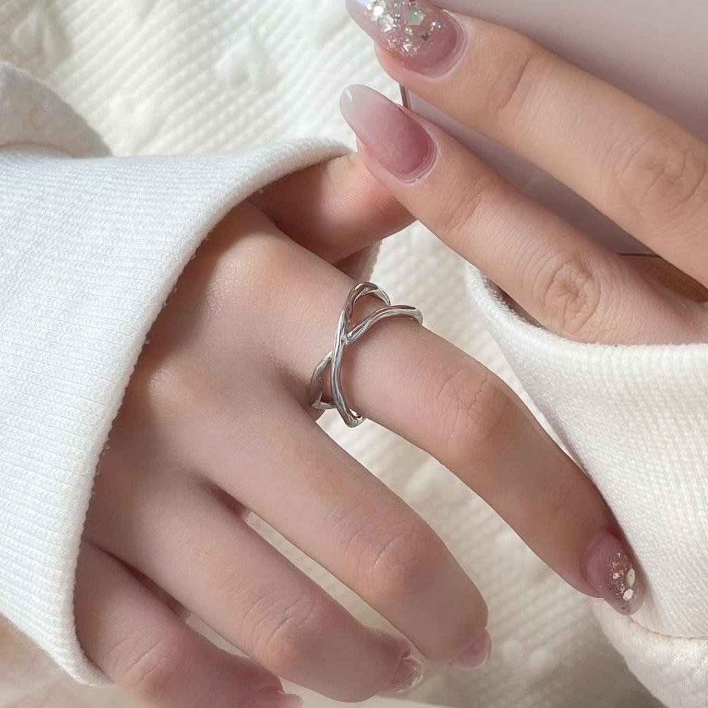 Elegant Adjustable Open Ring with Hand-Hammered Texture and Unique Intertwined Design