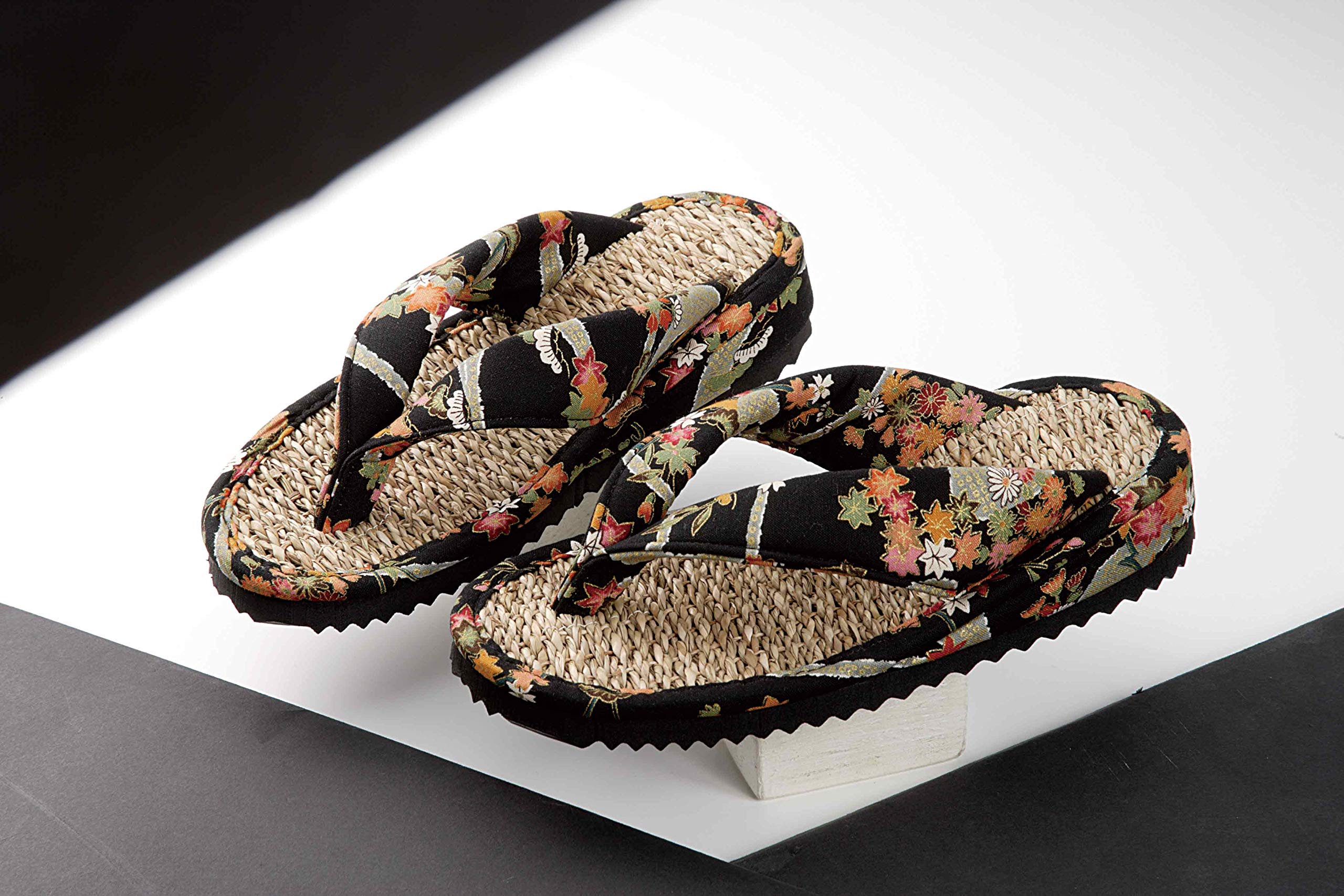 

Traditionally Handcrafted Kyoto Folk Rope Sandals (Women s Elegant)