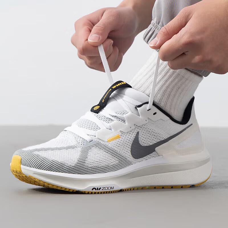 Nike Men's Air Zoom Structure 25 Running Shoes