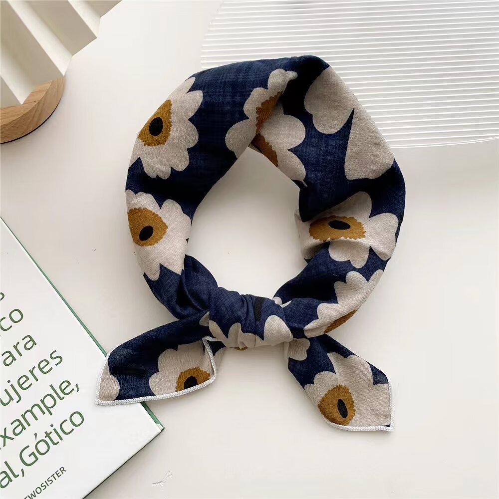 Retro Green Floral Small Silk Scarf - Korean Style Women's Versatile Autumn/Spring Accessory, Thin Square for Neck or Headband