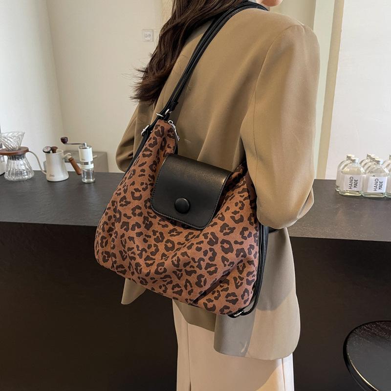 Leisure commuter tote bag women's large capacity 2025 new spring versatile multi-functional shoulder backpack