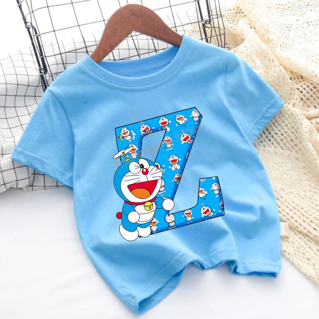 Doraemon Neues T-Shirt für Kinder Blau Buchstabe A-Z Tee Top Kawaii Cartoon Rundhals Kleidung Mode Kinder Anime Kleidung Geschenk
